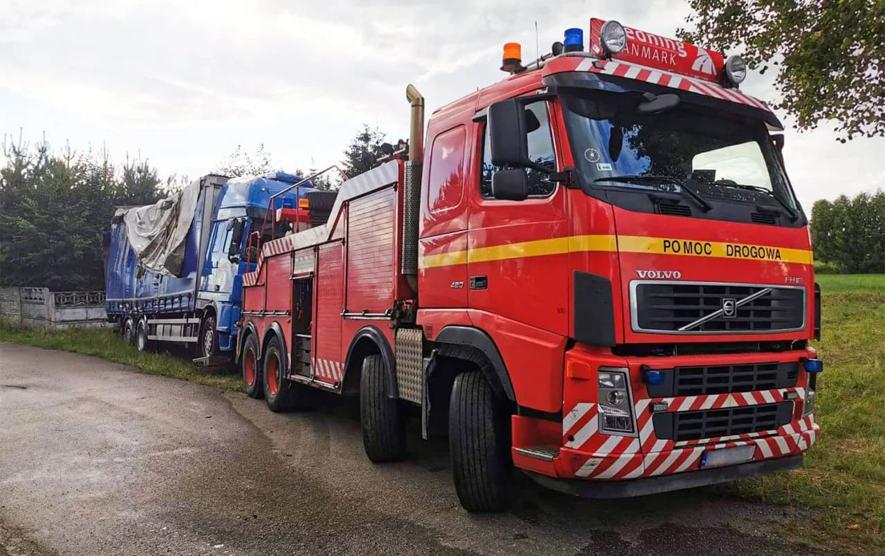 Holowanie ciężarówki z przyczepą? Sprawdź, czy to legalne!