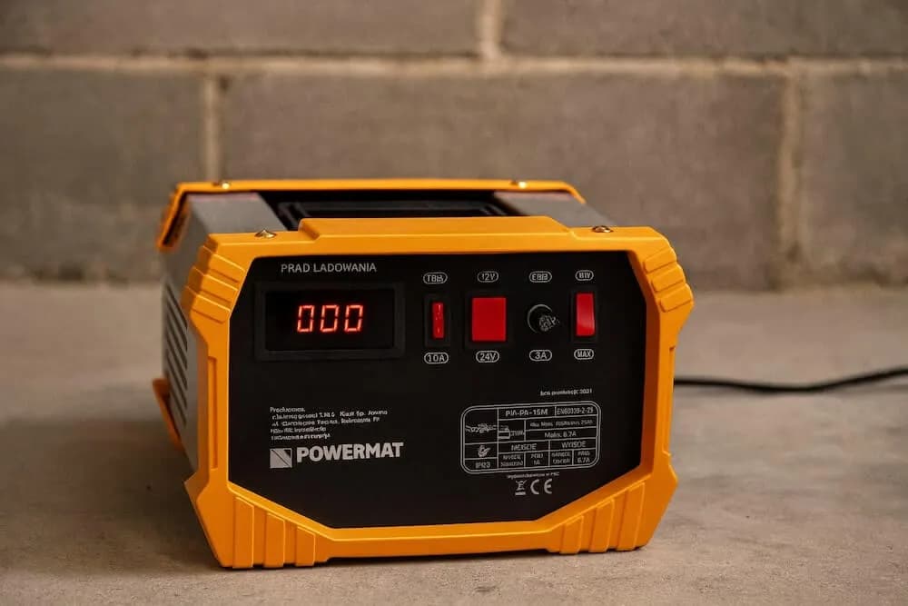 Prostownik z rozruchem do warsztatu: Wybierz moc i niezawodność!