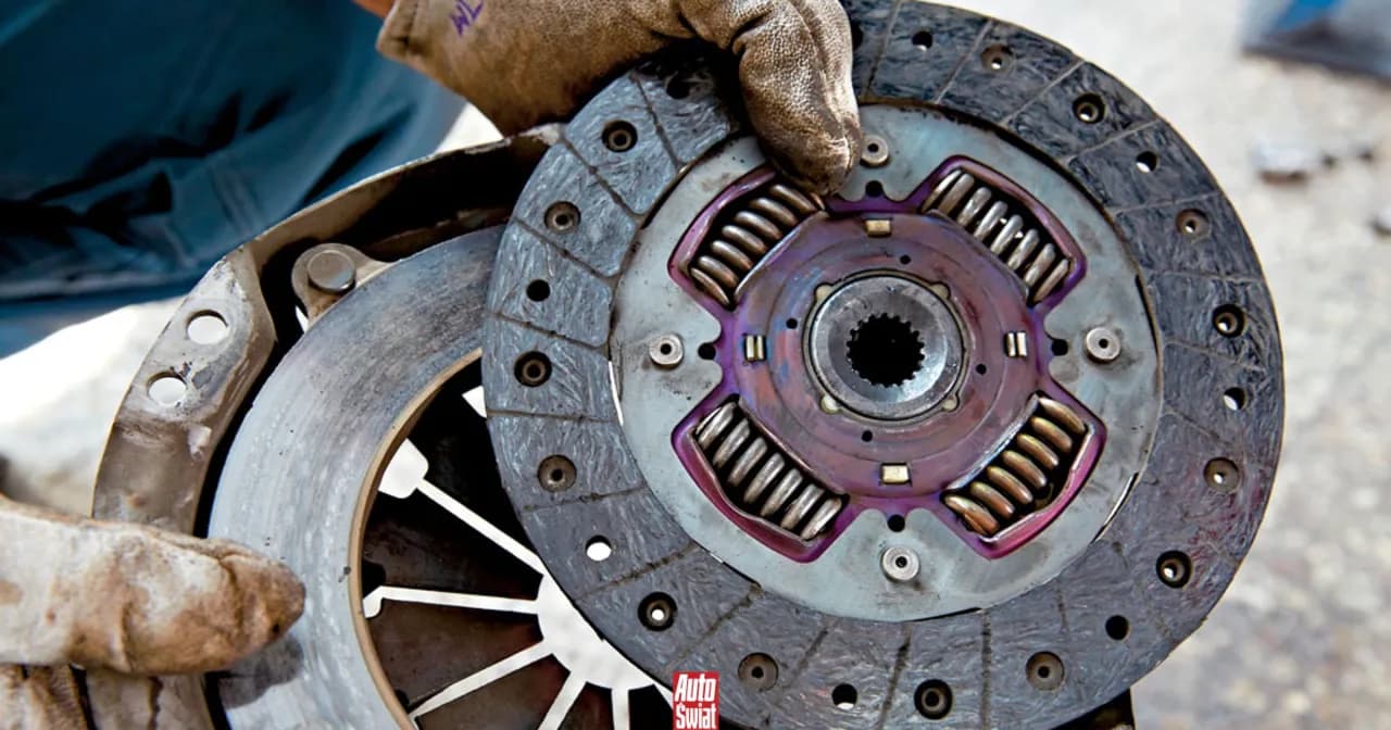 Sprzęgło w samochodzie: gdzie jest i jak o nie dbać? Poradnik Ryszarda