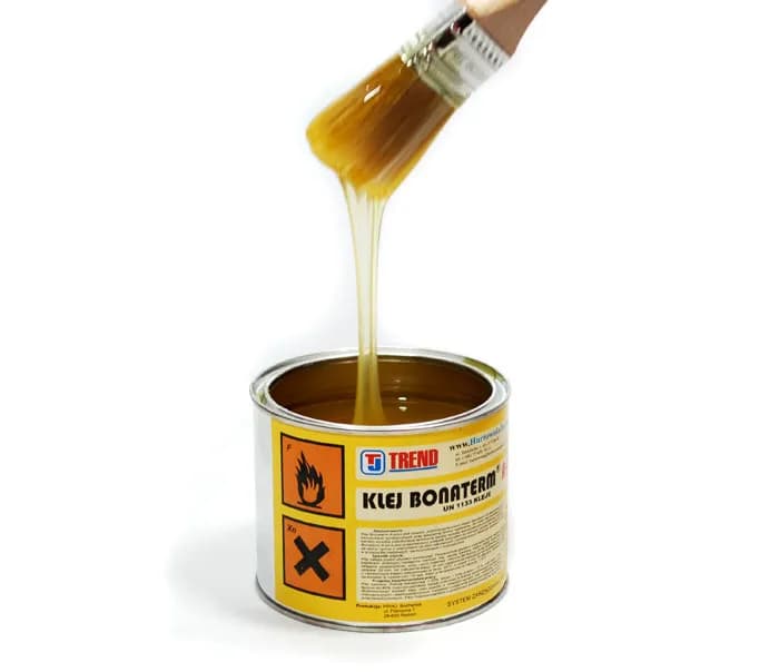 Odklejająca się tapicerka? Wybierz najlepszy klej do auta!