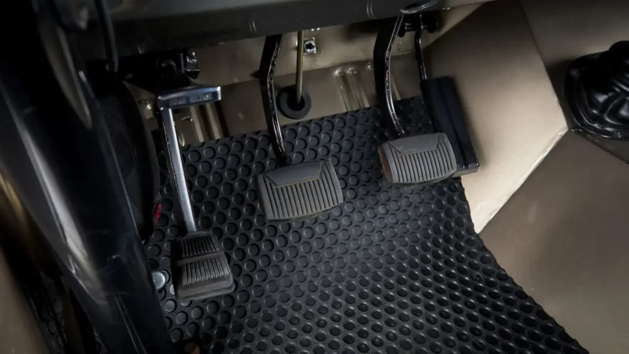 Sprzęgło: Gdzie jest ten pedał i jak nim jeździć bez szarpania?