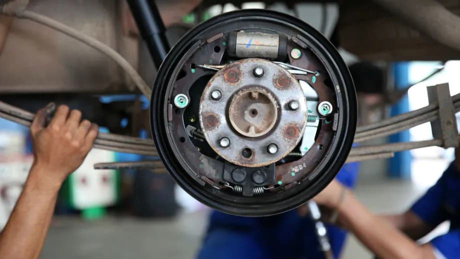 Wymiana szczęk hamulcowych: ile kosztuje i jak nie przepłacić?