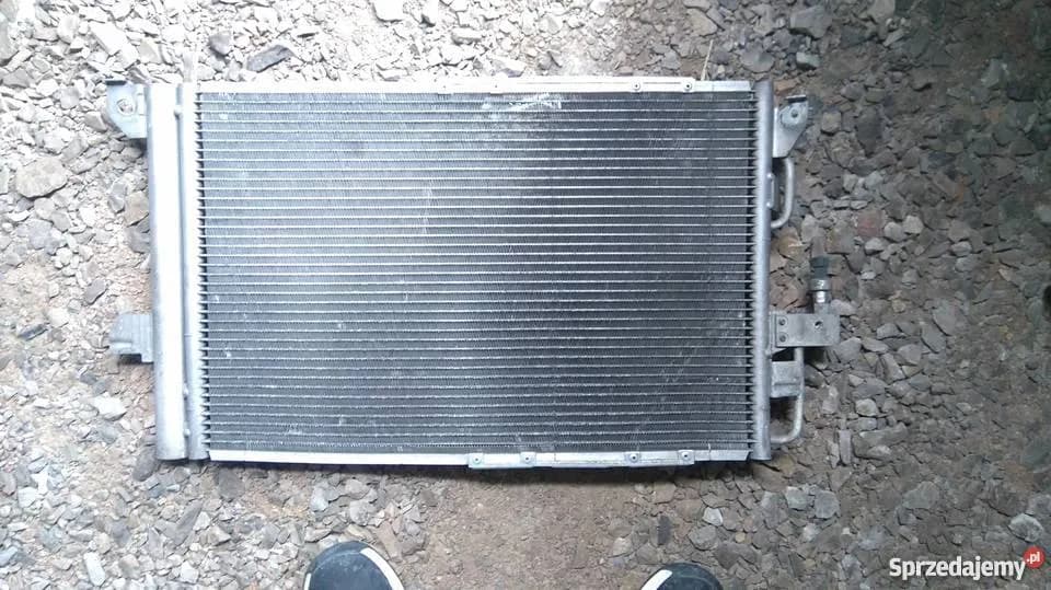 Uszkodzona chłodnica klimatyzacji: objawy, diagnostyka, co sprawdzić?